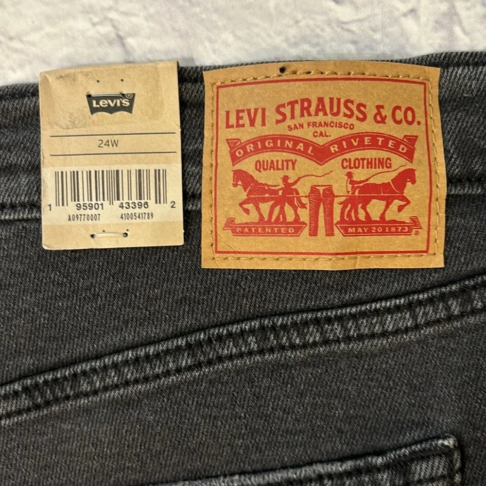 Levi’s Wedgie Straight High Rise Black Denim Cropped Jeans Plus Size 24W NWT